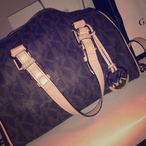 Micheal kors bag.